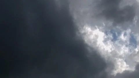 Timelapse of dark clouds moving quickly and dramatically Video stock 290278477