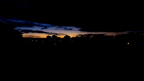 Timelapse dark clouds over a city, clouds over a city at sunset Vídeo Stock 104511378
