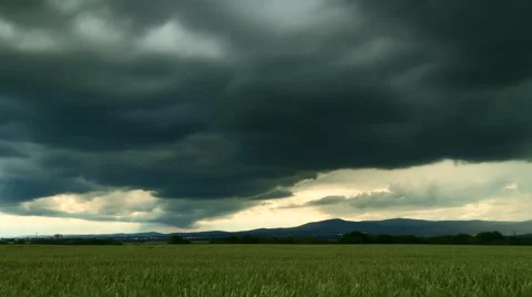 Timelapse - Dark clouds over the Taunus low mountain range Vídeo Stock 64315868