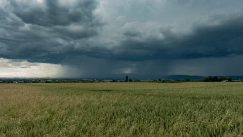 Timelapse - Dark clouds over the Taunus low mountain range Видео 111139731