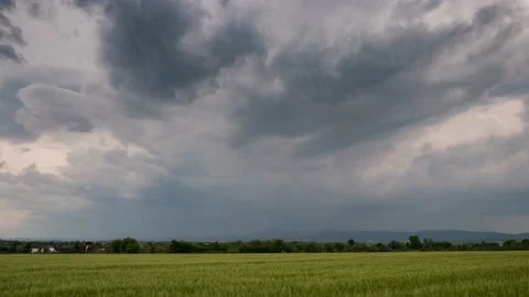 Timelapse - Dark clouds over the Taunus low mountain range Видео 132058440