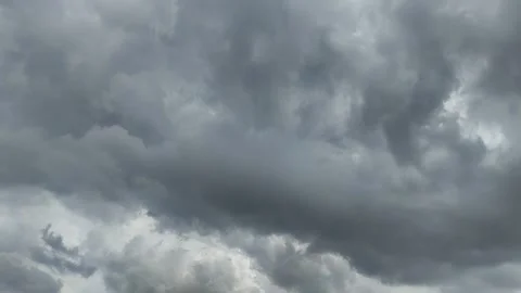 Timelapse of dark dramatic clouds that are about to rain 動画素材 295600616