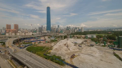 Timelapse of day time Kuala lumpur city with construction in the foreground Video stock 106561192