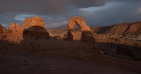 Timelapse of Delicate Arch in Arches National Park. Time lapse of sunset 스톡 동영상 337855703