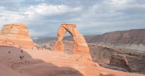 Timelapse of Delicate Arch at sunset 스톡 동영상 337855699