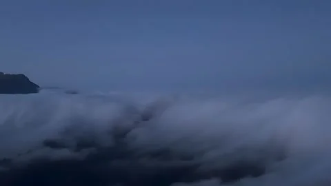 Timelapse of Dense Clouds Swirling Over Majestic Qinling Mountain Peaks, Shaanxi Vídeos de archivo 337600134