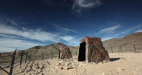 Timelapse of desert water collection system with clouds rolling past.. moja.. Video stock 287888070