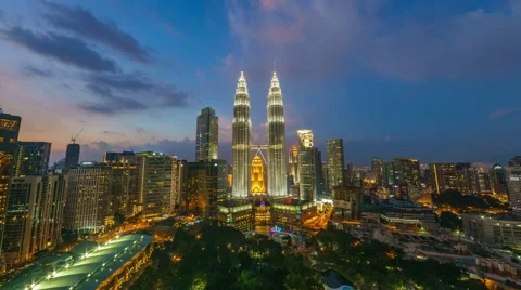 Timelapse of dramatic blue hour scene over KLCC Park. Motion Pan Down Video stock 59941153