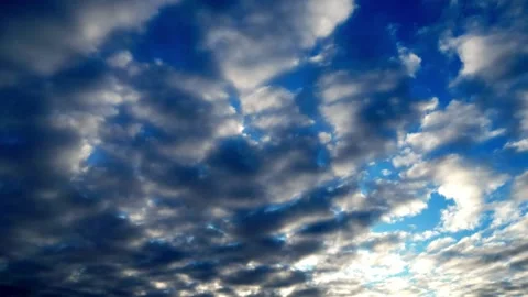 Timelapse of Dramatic Clouds in Blue Sky 스톡 동영상 348533443