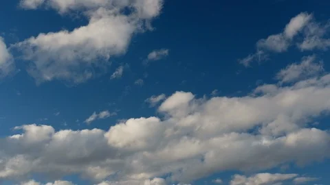 Timelapse of dramatic Clouds over blue sky later in the afternoon Video stock 95662084