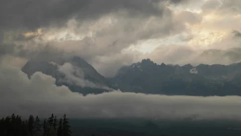 Timelapse of dramatic clouds over High Tatras mountains during sunset, Slovakia Video stock 195542778