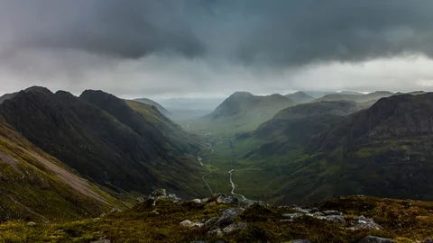 Timelapse of Dramatic Clouds over Scottish Valley, Glencoe 動画素材 95333539