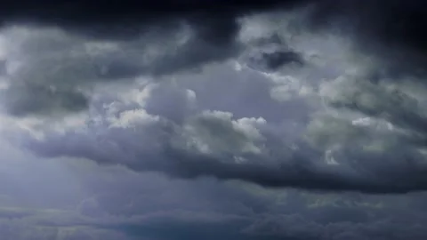 Timelapse of dramatic dark clouds Видео 130896315