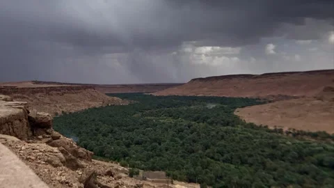 Timelapse of a dramatic storm clouds gather over a lush green valley Vídeo Stock 345576465