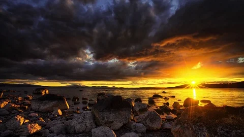 Timelapse of dramatic sunset light over lake Taupo Primal Earth Images 動画素材 73842725