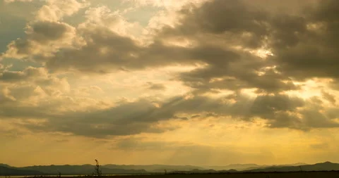 Timelapse dramatic Sunset sky range beautiful landscape dusk golden time vibrant Vidéo 159791749