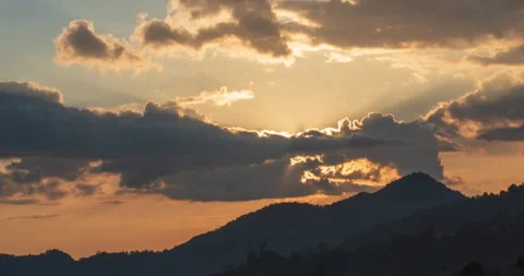 Timelapse dramatic Sunset sky range beautiful landscape dusk golden time Vídeo Stock 275878364