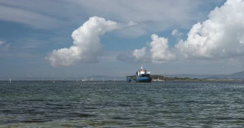 Timelapse of Dredge ship in the harbor of Carril, Pontevedra, Spain 스톡 동영상 137390371