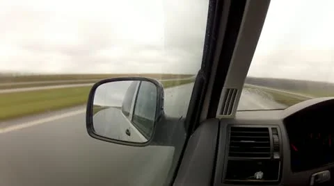 Timelapse driving a car in the rain. Видео 12337938