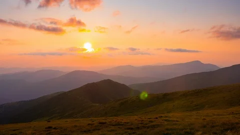 Timelapse. Dynamic sky in mountain during sunset. Video stock 98193564