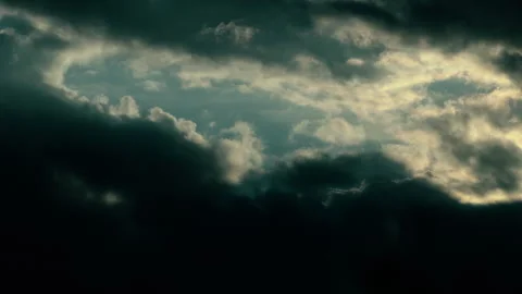 Timelapse: Dynamic Stormy Sky Transition with Intense Texture and Light 스톡 동영상 330938672