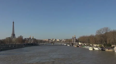Timelapse of Eiffel Tower and Alexander Bridge Video stock 10772084