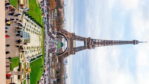 Timelapse of Eiffel Tower at sunset in Paris, France Stock Footage 231382397