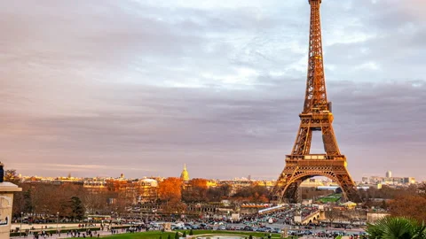 Timelapse of Eiffel Tower at sunset in Paris, France Stock Footage 231383886