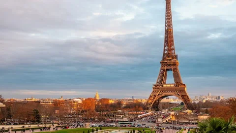 Timelapse of Eiffel Tower at sunset in Paris, France Stock Footage 231384052