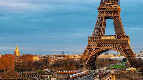Timelapse of Eiffel Tower at sunset in Paris, France Stock Footage 231384056