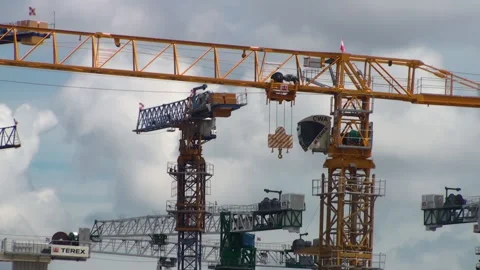 TIMELAPSE EMPTY CONSTRUCTION CRANES 動画素材 132093666