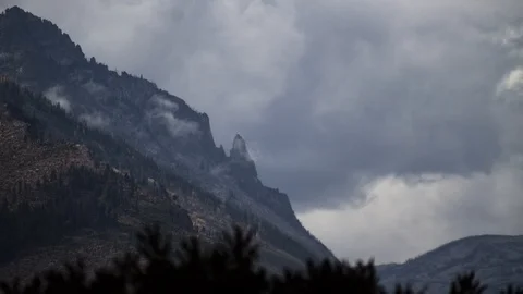 Timelapse of fall clouds over the Bitterroot Mountains in Montana Stockbeeldmateriaal 95991766