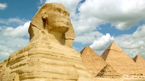 Timelapse of the famous Sphinx with great pyramids in Giza valley, Cairo, Egypt Stockbeeldmateriaal 35921031