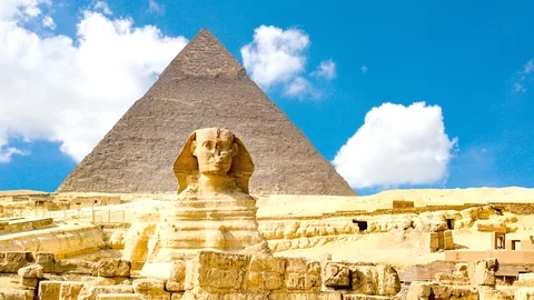 Timelapse of the famous Sphinx with great pyramids in Giza valley, Cairo, Egypt Video stock 111273101