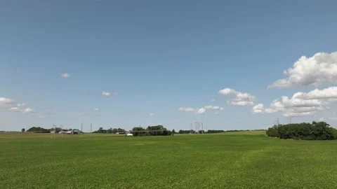 Timelapse of farmland under whispy clouds against blue sky 스톡 동영상 210229542