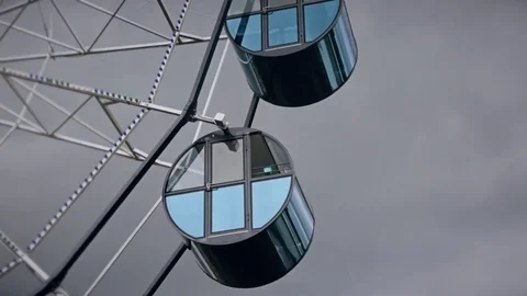 Timelapse ferris wheel close up in cloudy weather Stock Footage 77560712