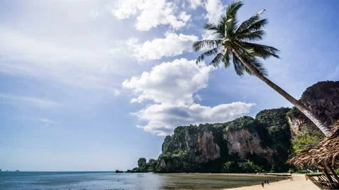 Timelapse of the floating clouds above the beach of Krabi, Thailand Stock-Footage 105433126