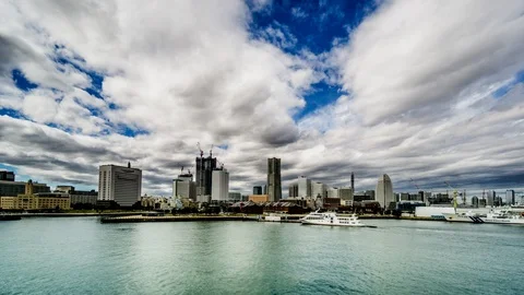 Timelapse of the floating clouds above the famous port of Yokoyama, Japan Vídeo Stock 107012007