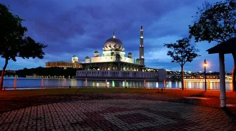 Timelapse of floating Mosque from the garden Stock Footage 57908412