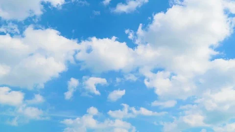 Timelapse of Fluffy Clouds Dissolve in the Spring Wind Vídeos de archivo 90848586