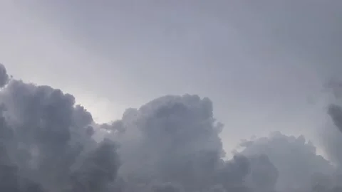 Timelapse: fluffy clouds floating the sky Video stock 147497150