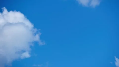 Timelapse of fluffy white clouds in a blue sky Stock-Footage 317639324