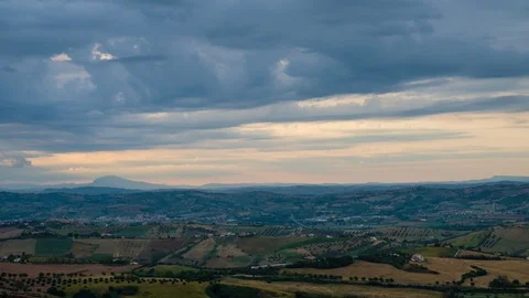 Timelapse footage dramatic clouds moving over the Abruzzo countryside, Italy 動画素材 96202891