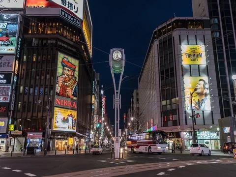 Timelapse footage of traffic at night at a intersection in Sapporo, Hokkaido, Video stock 72478129