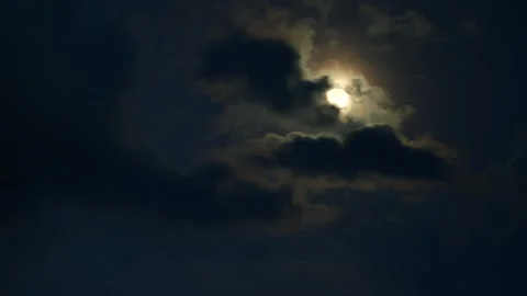 Timelapse of full moon, dark dramatic clouds in night sky, anamorphic time lapse 動画素材 198120709