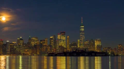 Timelapse of full moon over city Dubai, UAE Stock-Footage 238500778