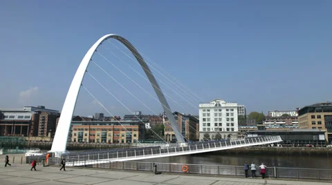 Timelapse of Gateshead Millennium Bridge Video stock 37625103