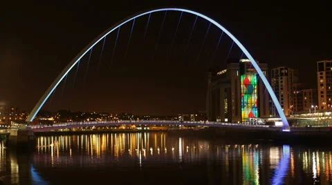 Timelapse of Gateshead Millennium Bridge Lights Video stock 42379455