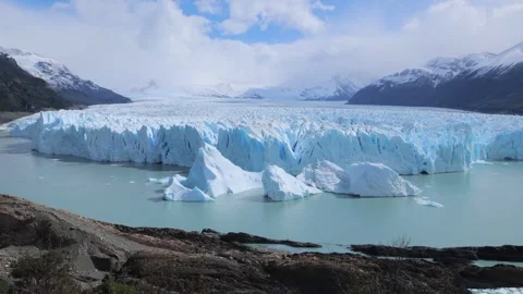 Timelapse of glacier Perito Moreno Stockbeeldmateriaal 328008346