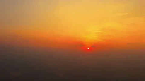 Timelapse of Golden Sunset Over Expansive Sea of Clouds in Chinese Mountains Stockbeeldmateriaal 337859293